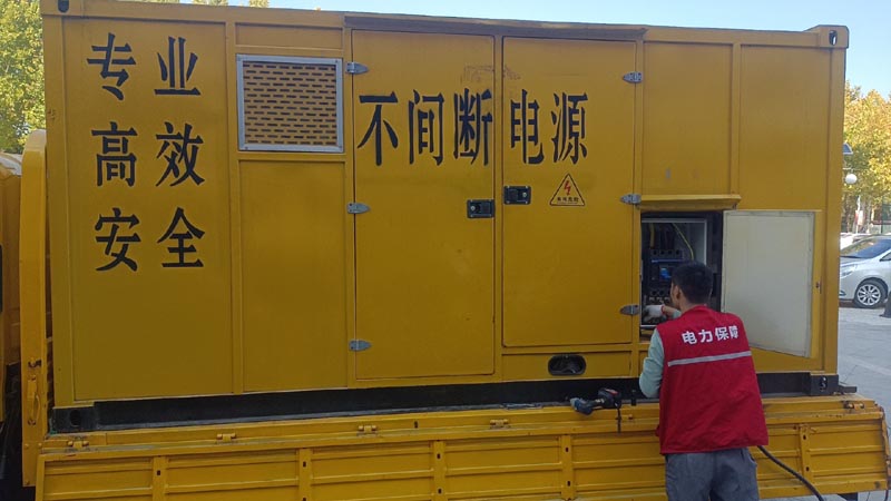 马尔康柴油发电机组和UPS电源配合使用时，如何避免切换过程中的电力中断？